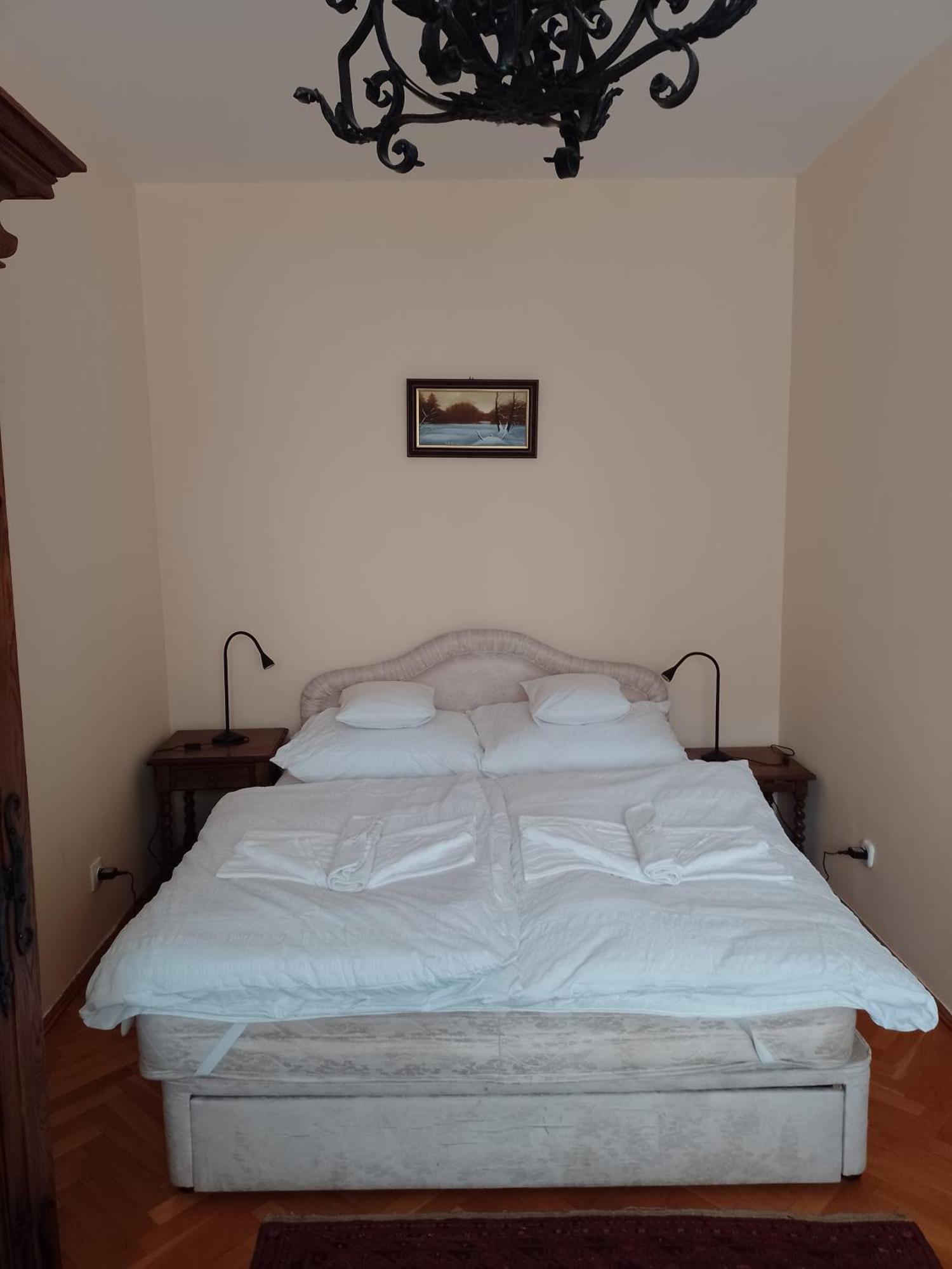 Belvarosi Classic Apartman 85 Square Meters Szombathely Exterior foto