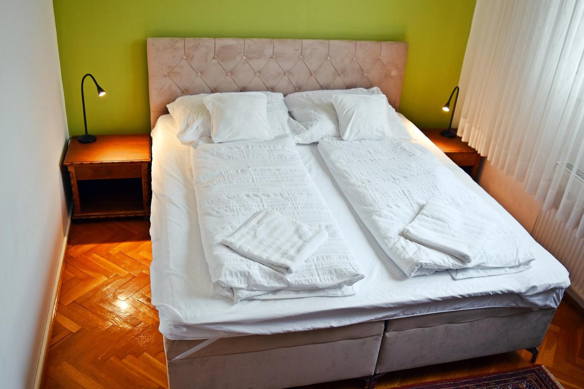 Belvarosi Classic Apartman 85 Square Meters Szombathely Exterior foto