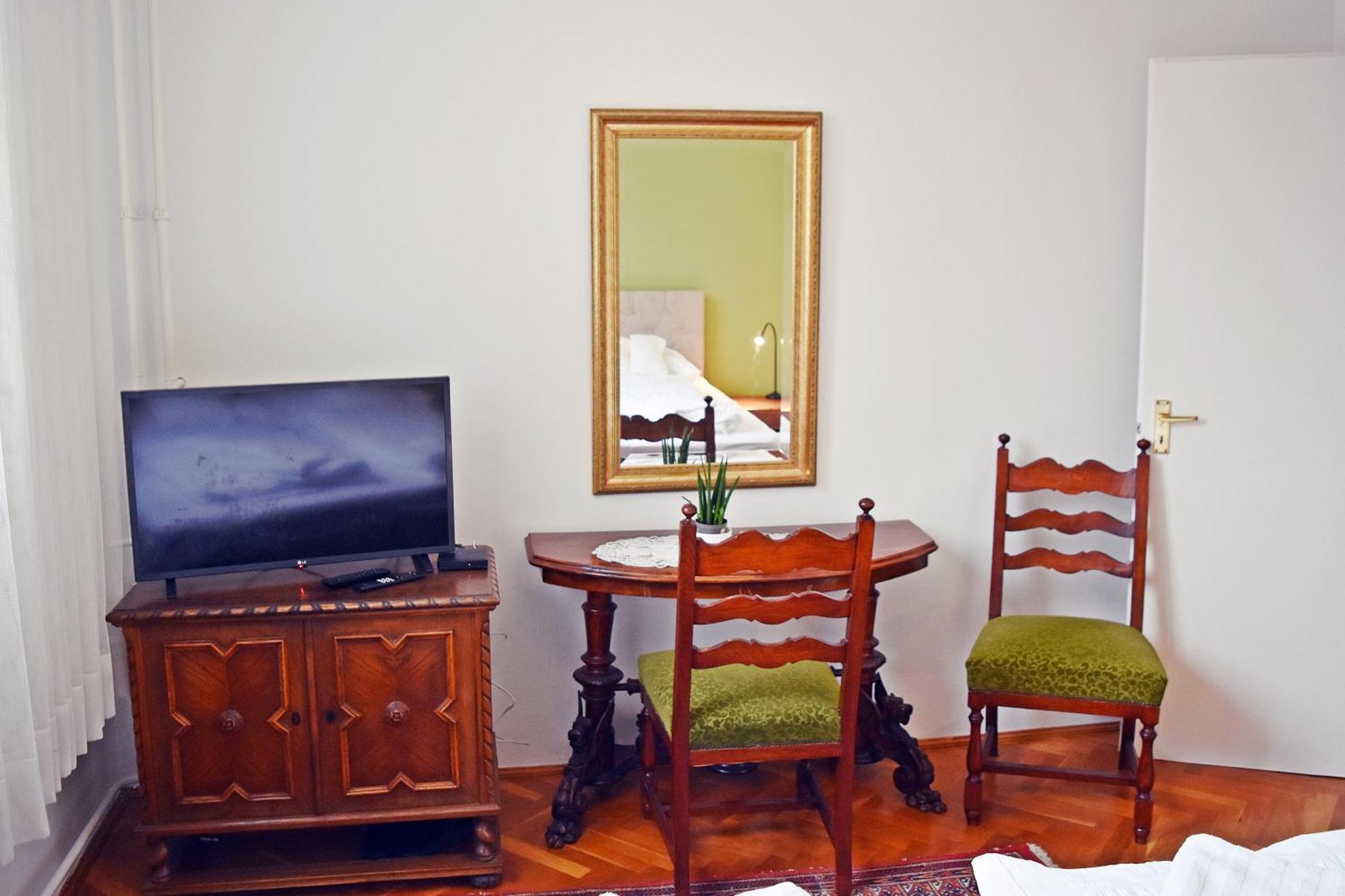 Belvarosi Classic Apartman 85 Square Meters Szombathely Exterior foto