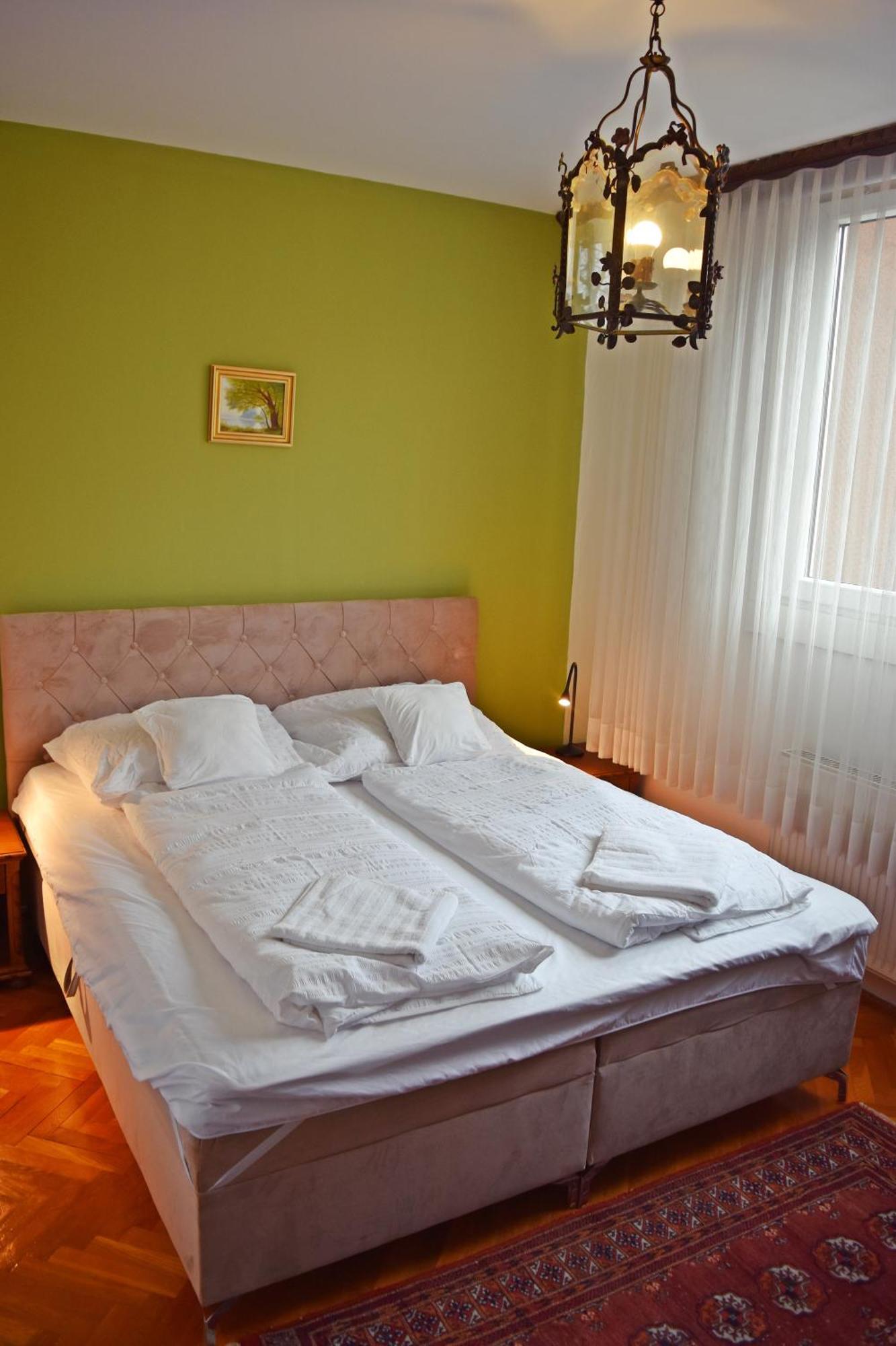 Belvarosi Classic Apartman 85 Square Meters Szombathely Exterior foto