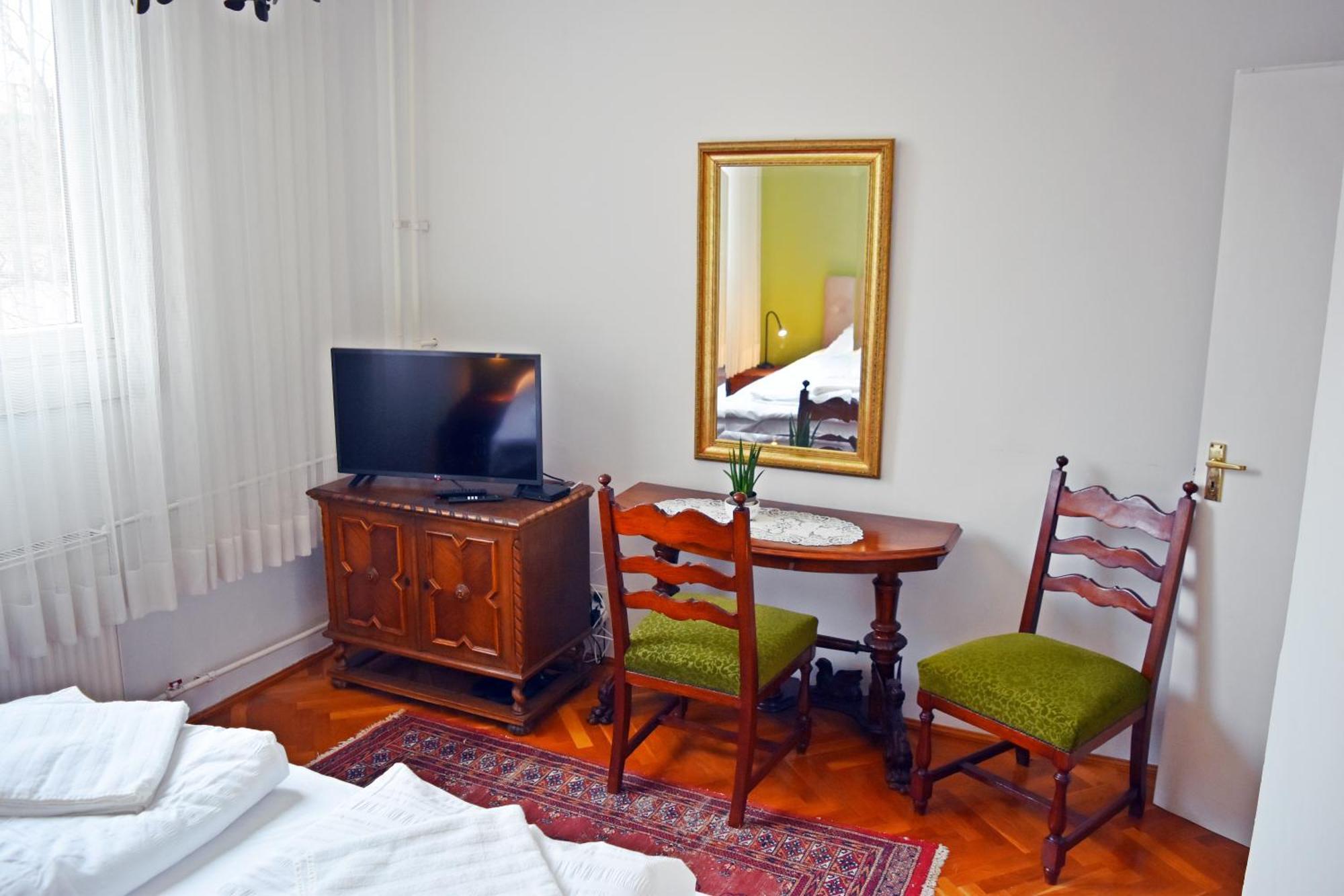 Belvarosi Classic Apartman 85 Square Meters Szombathely Exterior foto